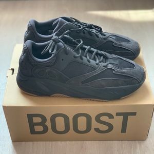 Adidas Yeezy 700 Utility Black